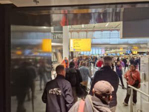 De terminal wachtrij bij schiphol