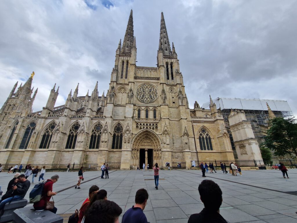 Cathedral St. André van buiten